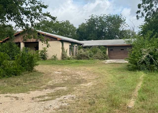 Property at 301 E Atkinson St, Florence, TX 76527, 5 beds, 2 baths