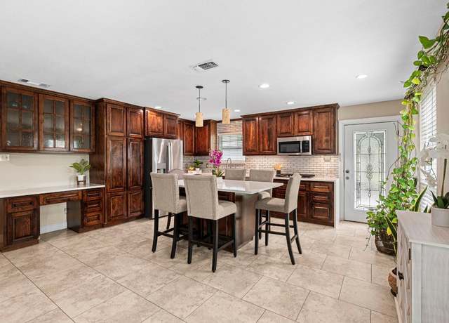 Property at 560 Williamson Rd, Kyle, TX 78640, 3 beds, 2 baths