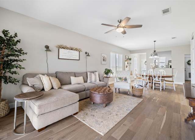Property at 210 Crockett Loop, Georgetown, TX 78633, 3 beds, 2 baths