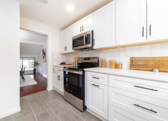 Property at 2918 Ranch Road 620 Rd N Unit B-109, Austin, TX 78734, 3 beds, 2.5 baths