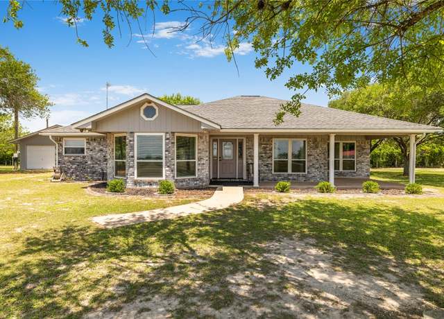 Property at 2460 State Highway 95 Hwy N, Moulton, TX 77975, 4 beds, 2 baths