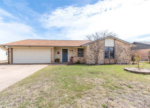 Property at 1906 Nimitz Dr, Killeen, TX 76543, 3 beds, 2 baths