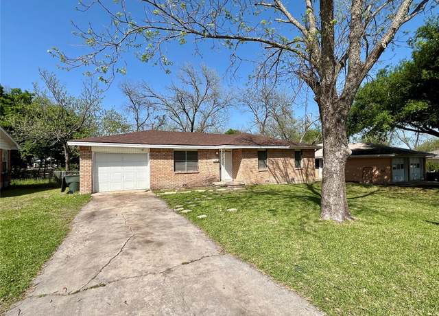 Property at 1504 E Central Ave, Temple, TX 76501, 3 beds, 2 baths