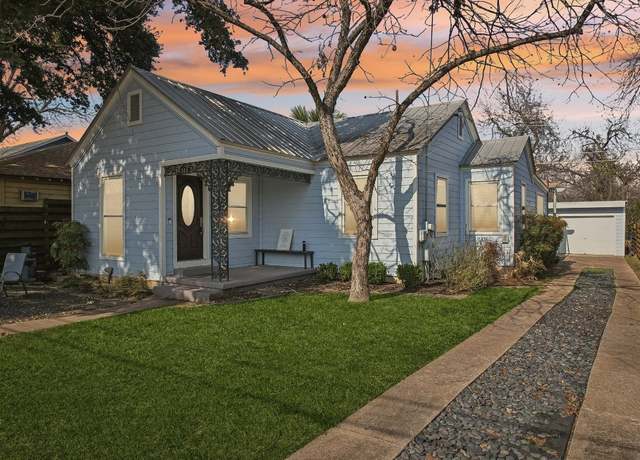 Property at 906 E 43rd St, Austin, TX 78751, 3 beds, 2.5 baths