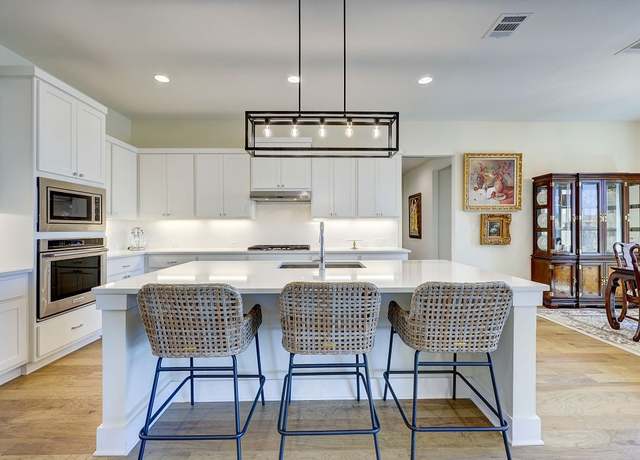 Property at 319 Buffalo Trl, Liberty Hill, TX 78642, 3 beds, 2.5 baths