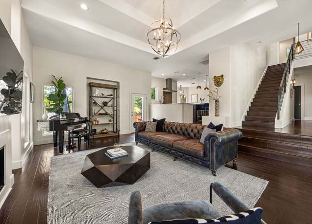 Property at 126 Royal Oak Ln, Lakeway, TX 78734, 3 beds, 2.5 baths