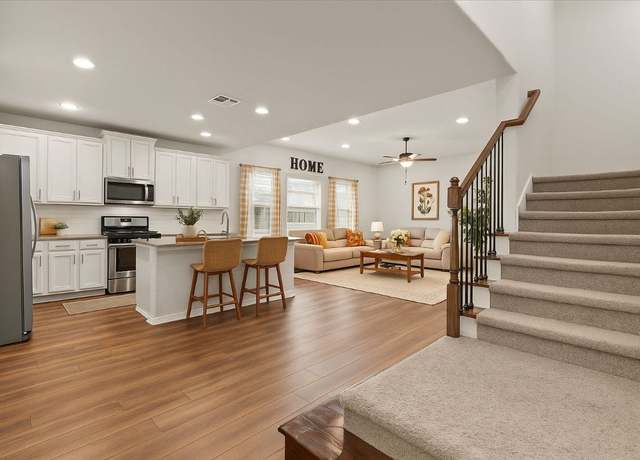 Property at 213 Munk Ln, Leander, TX 78641, 4 beds, 3.5 baths