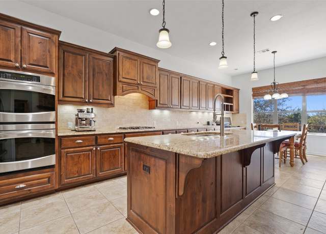 Property at 172 Mirafield Ln, Austin, TX 78737, 4 beds, 5 baths