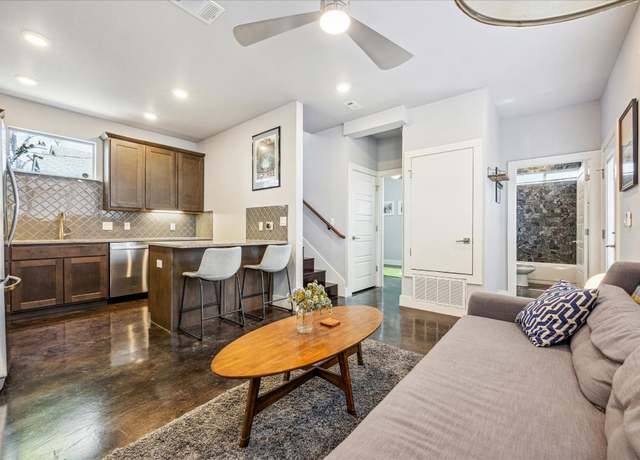 Property at 1139 3/4 Gunter St Unit B, Austin, TX 78721, 2 beds, 2 baths