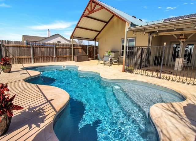 Property at 104 Oak Stone Dr, Jarrell, TX 76537, 3 beds, 2 baths