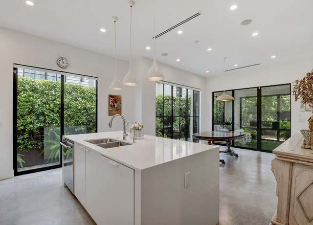 Property at 402 Crockett St, Austin, TX 78704, 3 beds, 3.5 baths
