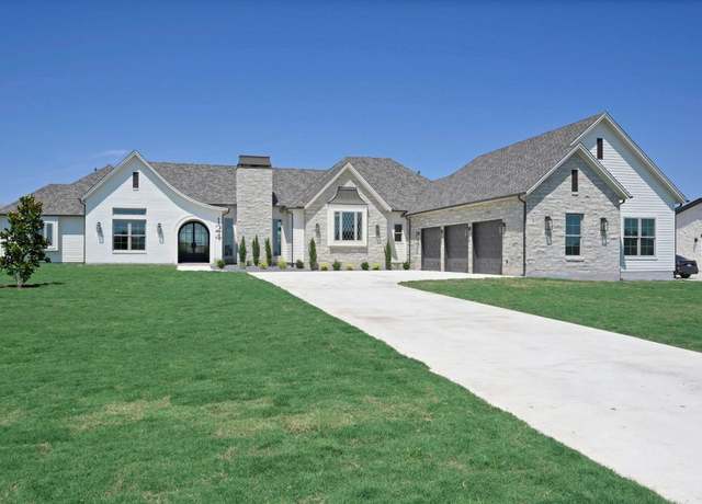 Property at 124 Tambra Lea Ln, Liberty Hill, TX 78642, 5 beds, 5.5 baths