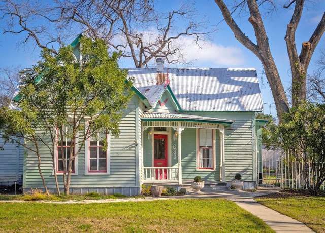 Property at 633 S Castell Ave, New Braunfels, TX 78130, 3 beds, 3 baths