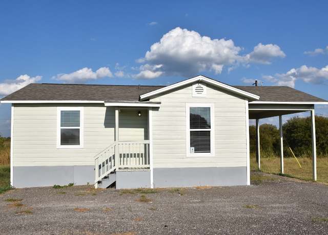 Property at 3751 County Road 463 Rd, Elgin, TX 78621, 2 beds, 1 bath
