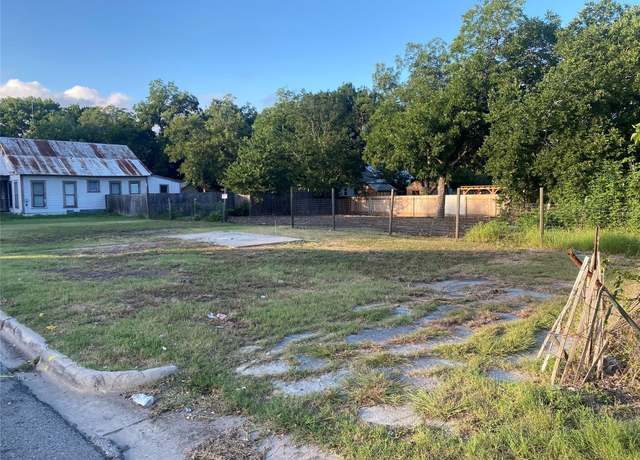 Property at 138 Elm St, Lockhart, TX 78644