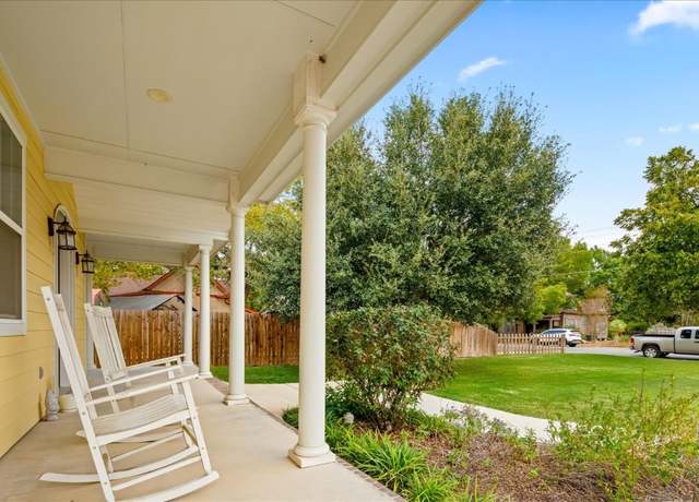 Property at 727 S Guadalupe St, Lockhart, TX 78644, 5 beds, 3 baths