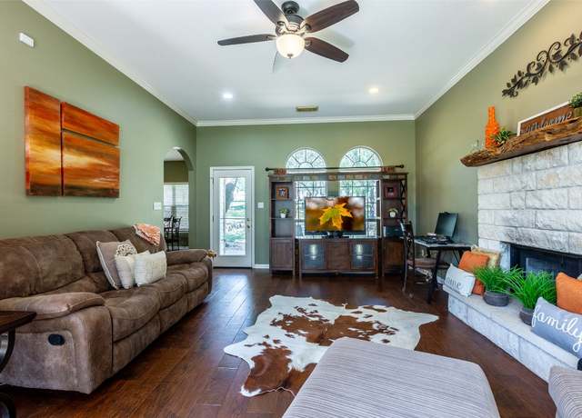 Property at 511 Shadywood Ln, Dripping Springs, TX 78620, 3 beds, 2.5 baths