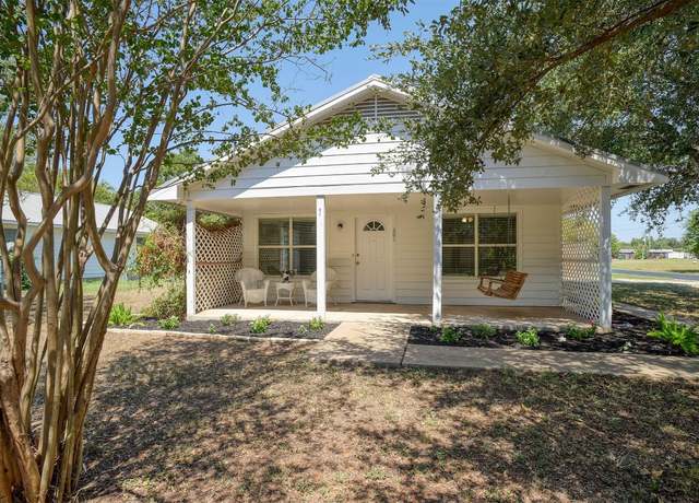 Property at 201 Maynard St, Bastrop, TX 78602, 2 beds, 1 bath
