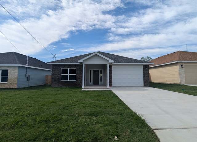Property at 1708 E Ave G, Lampasas, TX 76550, 3 beds, 2 baths