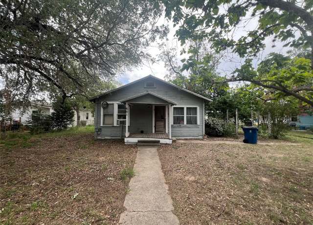 Property at 601 N Reed St, Pleasanton, TX 78064, 2 beds, 1 bath