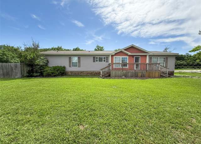 Property at 845 Caldwell St, Lexington, TX 78947, 4 beds, 2 baths