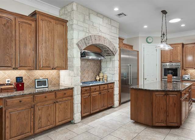Property at 2005 River Run Rd, Belton, TX 76513, 5 beds, 3 baths