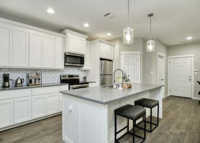 Property at 125 Hawea Ln, Bastrop, TX 78602, 3 beds, 2.5 baths