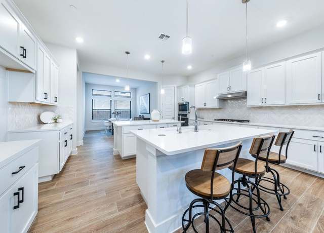 Property at 471 Diamondleaf Dr, Buda, TX 78610, 5 beds, 4.5 baths