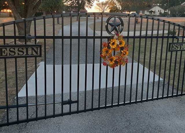 Property at 507 N Highway 95 Hwy, Granger, TX 76530, 3 beds, 2 baths