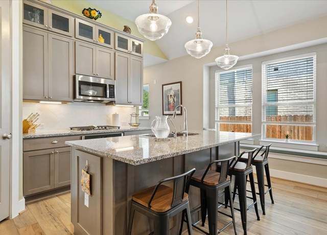 Property at 7912 Prairie Rye Dr, Lago Vista, TX 78645, 3 beds, 2 baths