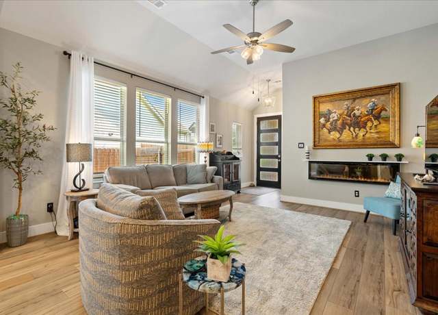 Property at 7912 Prairie Rye Dr, Lago Vista, TX 78645, 3 beds, 2 baths