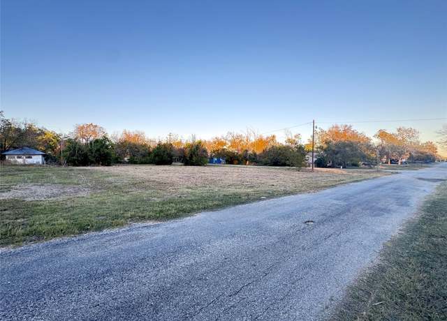 Property at 504 W Pietzsch St, Bartlett, TX 76511