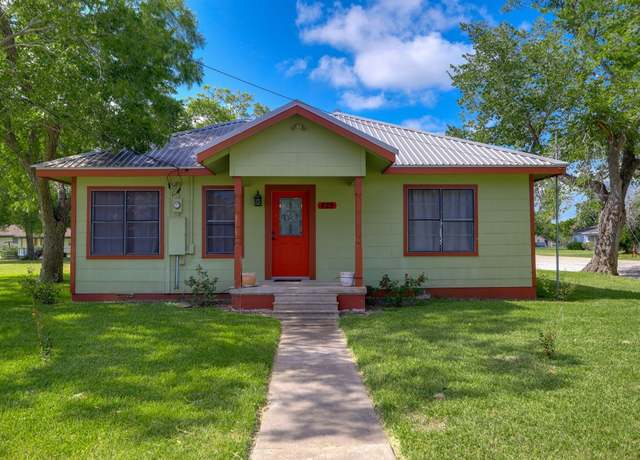 Property at 429 W 4th St, Flatonia, TX 78941, 3 beds, 2 baths