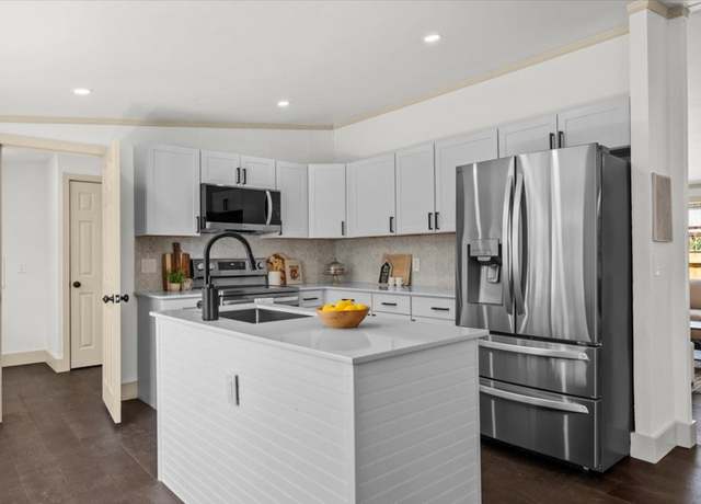 Property at 21503 Coyote Trl, Lago Vista, TX 78645, 3 beds, 2 baths