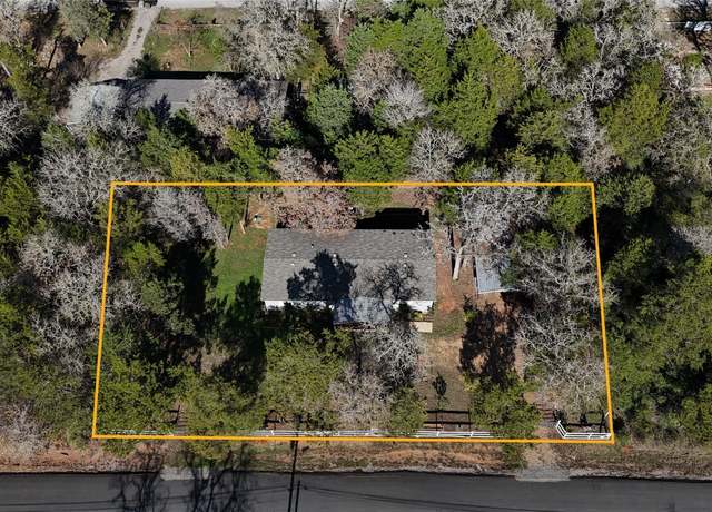 Property at 184 Arrowhead Dr, Smithville, TX 78957, 3 beds, 2 baths