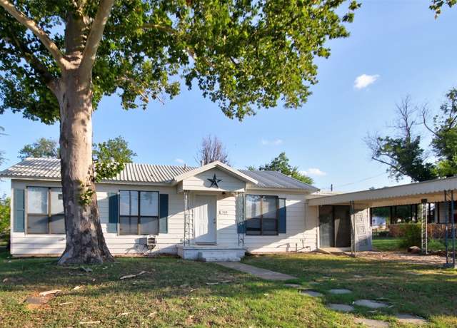 Property at 504 E Green St, Llano, TX 78643, 2 beds, 2 baths