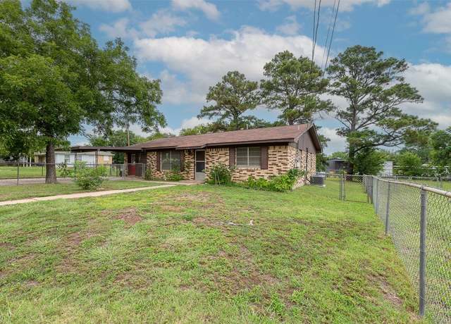 Property at 504 N Echols St, Caldwell, TX 77836, 3 beds, 2 baths