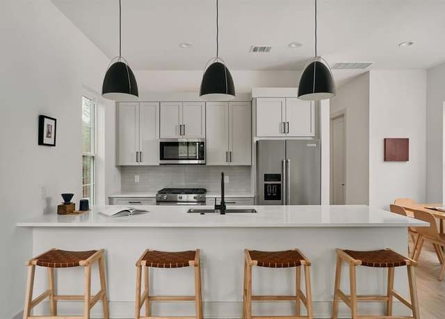 Property at 2209 Woodland Ave #802, Austin, TX 78741, 2 beds, 2.5 baths