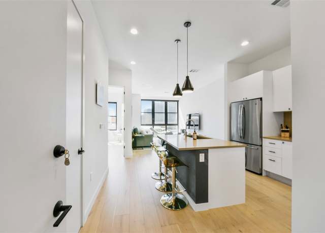 Property at 800 Embassy Dr #327, Austin, TX 78702, 1 bed, 1 bath