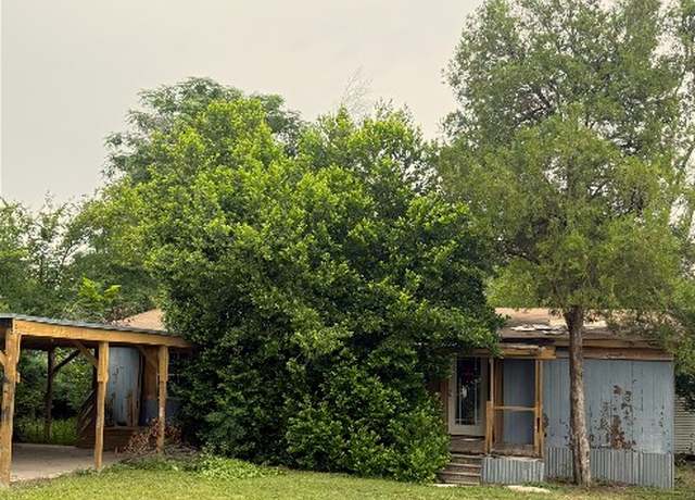 Property at 834 W Bell Ave, Rockdale, TX 76567, 3 beds, 2 baths