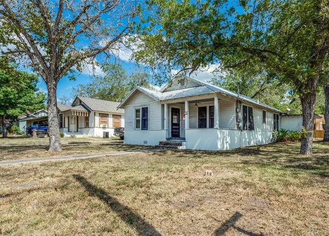 Property at 1504 Saint Peter St, Gonzales, TX 78629, 3 beds, 1 bath