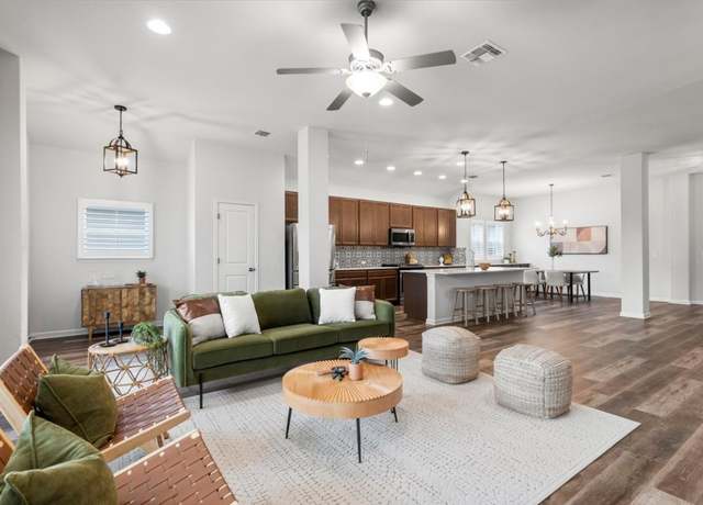 Property at 7909 Catbird Ln, Austin, TX 78744, 3 beds, 2 baths