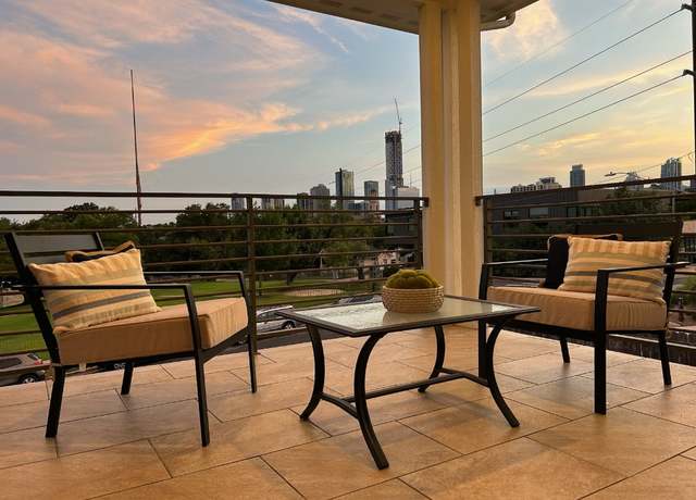 Property at 1402 E 11th St, Austin, TX 78702, 3 beds, 2.5 baths