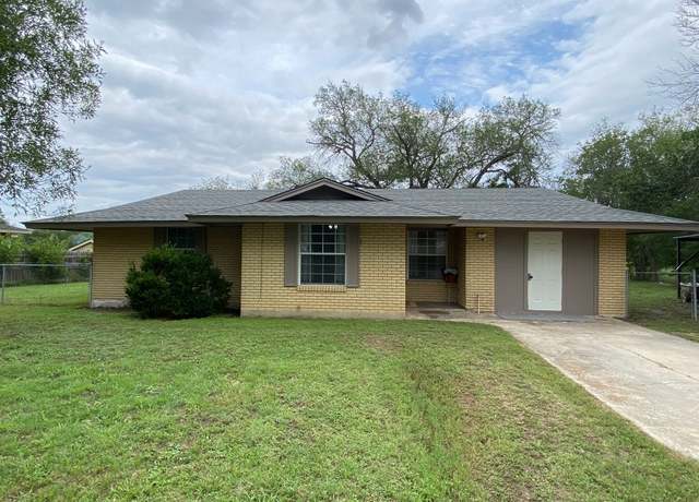 Property at 133 Country Acres Dr, Seguin, TX 78155, 3 beds, 1.5 baths