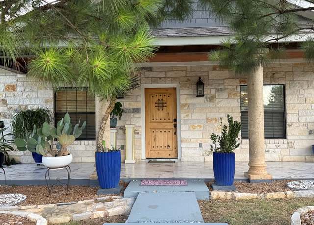 Property at 376 Alta Vista Dr, Bastrop, TX 78602, 4 beds, 3 baths