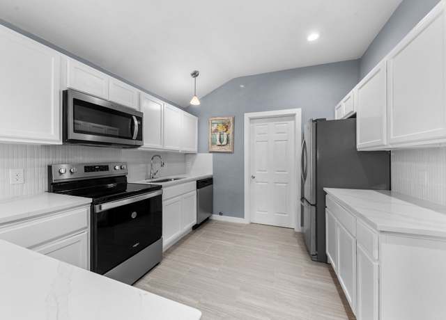 Property at 313 E Texas Ave, Killeen, TX 76541, 2 beds, 2 baths