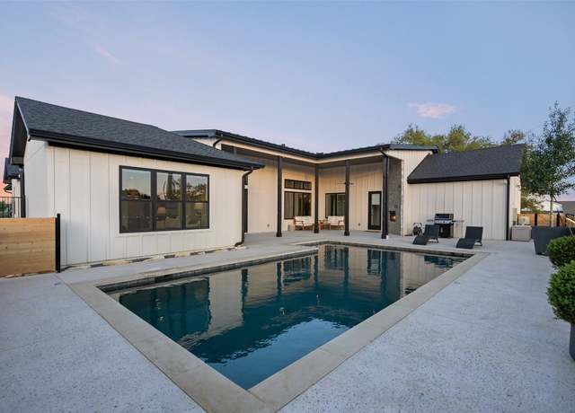 Property at 325 Stockman Dr, Dripping Springs, TX 78620, 5 beds, 4 baths