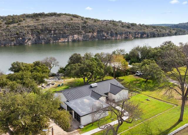 Property at 1204 Los Escondidos St, Marble Falls, TX 78654, 3 beds, 2 baths