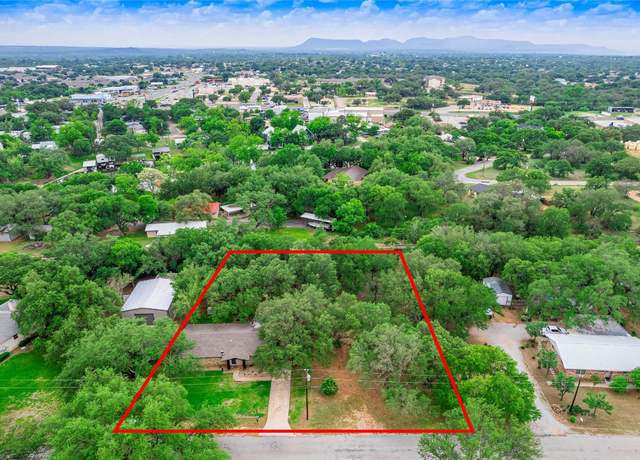 Property at 330 Yucca Dr, Kingsland, TX 78639, 3 beds, 2.5 baths