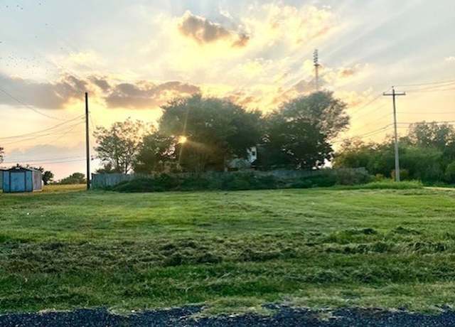 Property at 305 & 307 N Upton Ave, Schulenburg, TX 78956